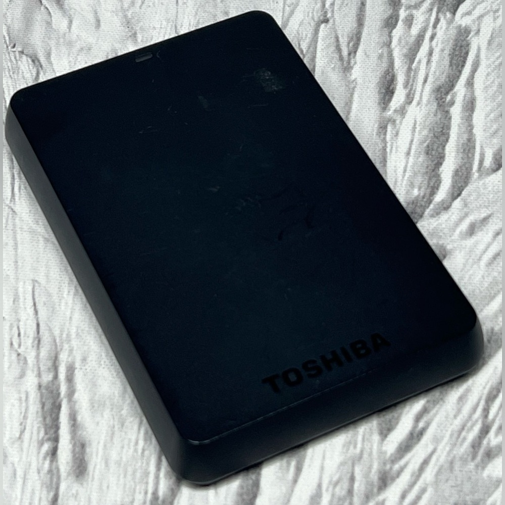 Toshiba 1TB External Hard Drive HDD USB 3.0 v63700-C HDTB210XK3BA NO CABLE Works